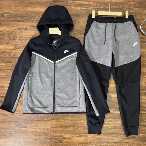 Conjunto NK Tech Fleece Black/Dark Grey